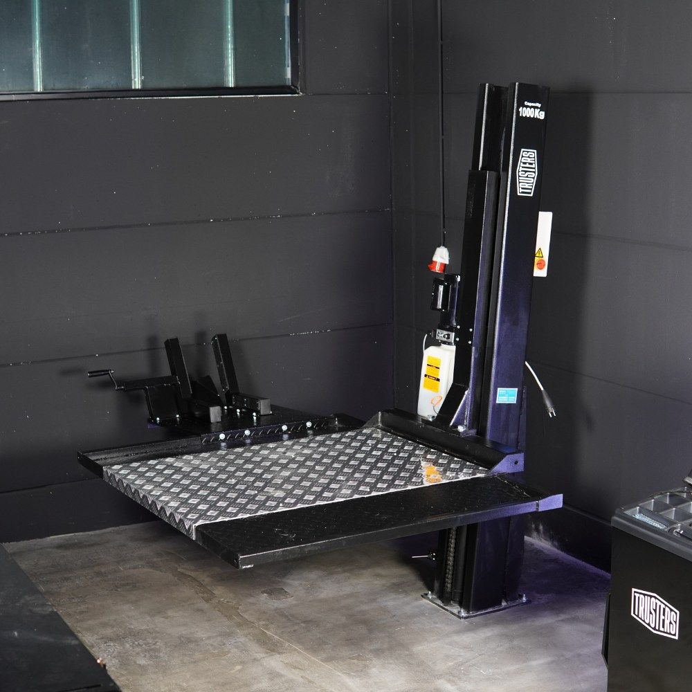 TRUSTERS ELVT1100 | 1-Säulenbühne für Quad, ATV, Rasentraktoren