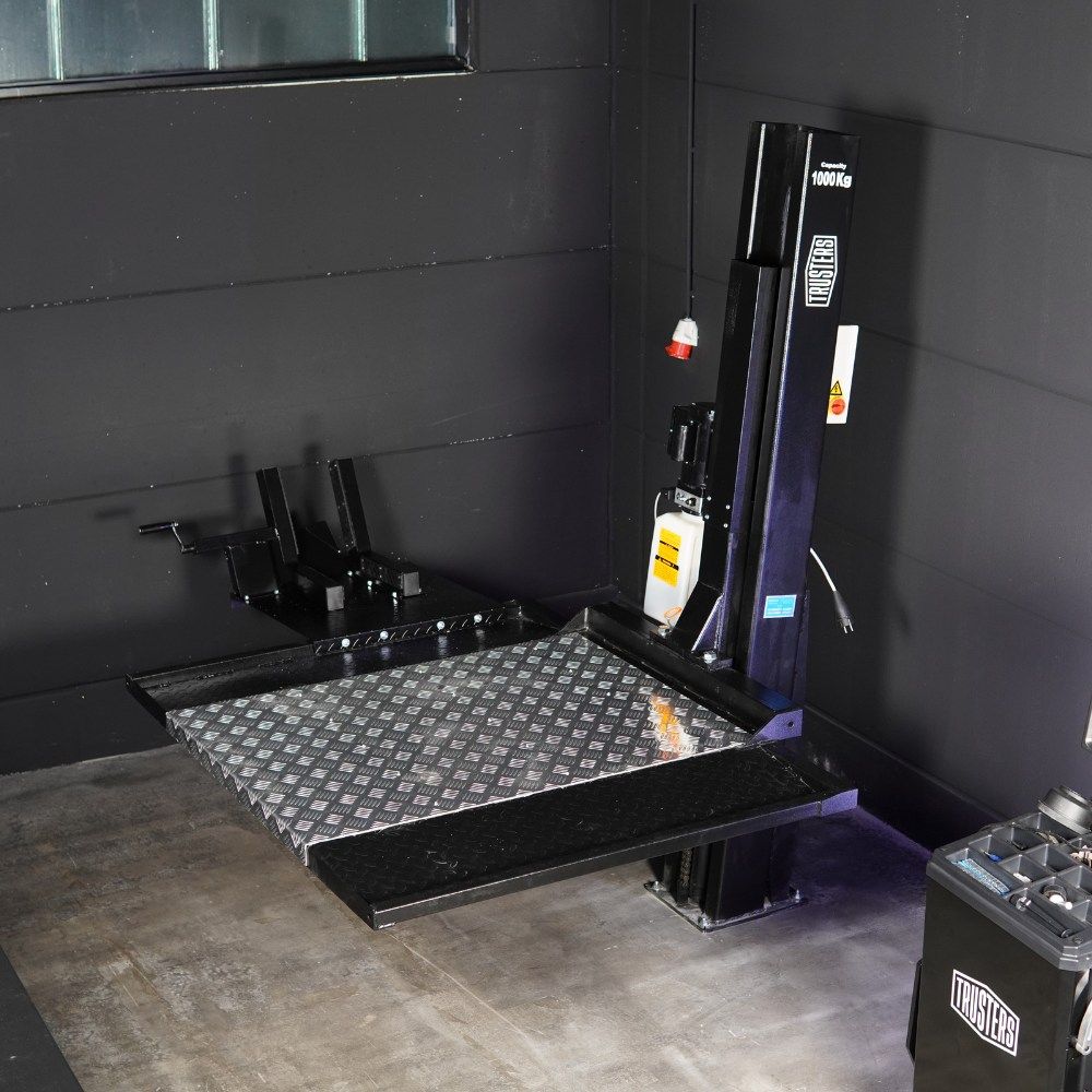 TRUSTERS ELVT1100 | 1-Säulenbühne für Quad, ATV, Rasentraktoren